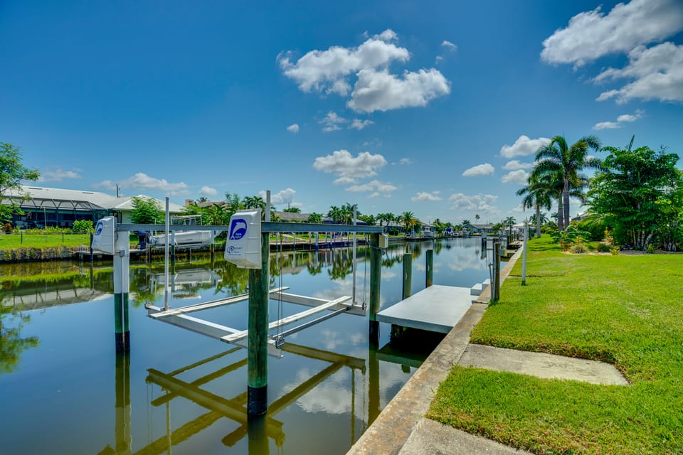 Canal-Front Home w/ Dock & Sunroom in Punta Gorda! House in Punta Gorda