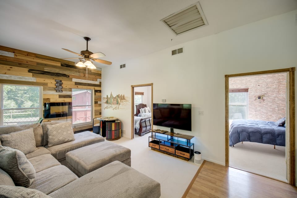 Peaceful 5-Acre Farm Stay Near Cuyahoga Valley NP! House in Cuyahoga Falls