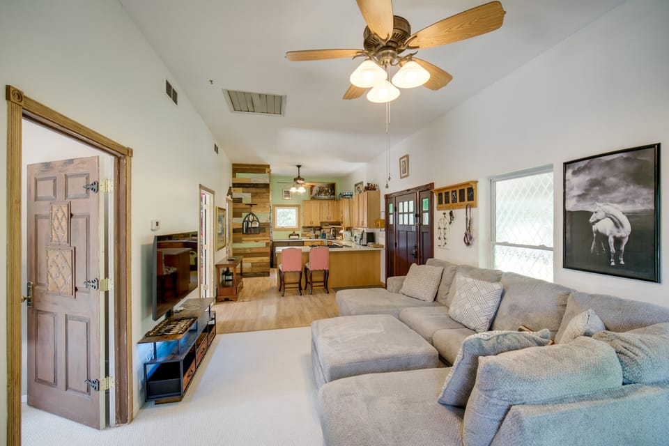 Peaceful 5-Acre Farm Stay Near Cuyahoga Valley NP! House in Cuyahoga Falls