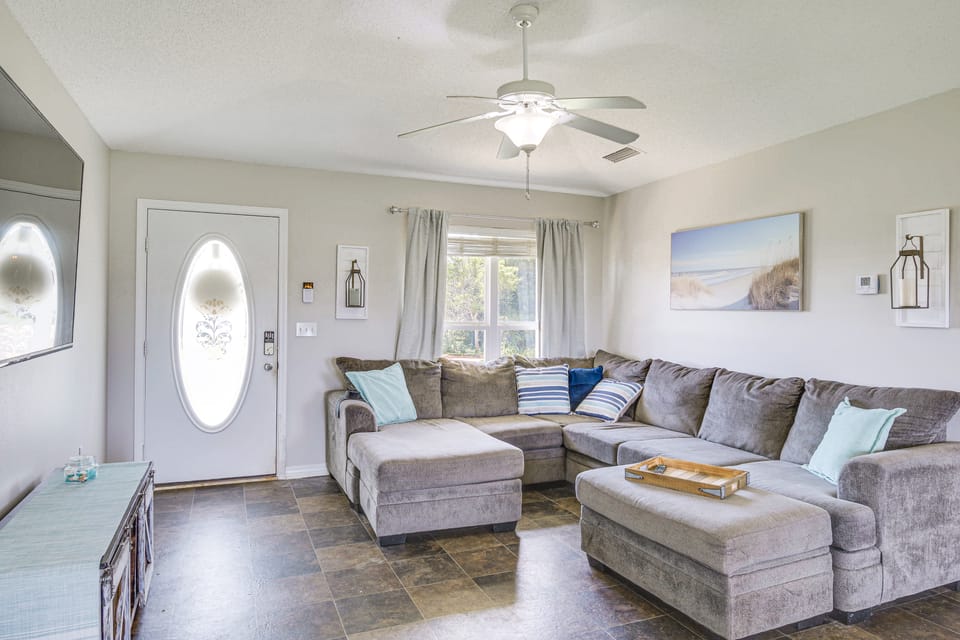 Near Gulf Shores Beaches! Summerdale Home w/ Yard House in Alabama