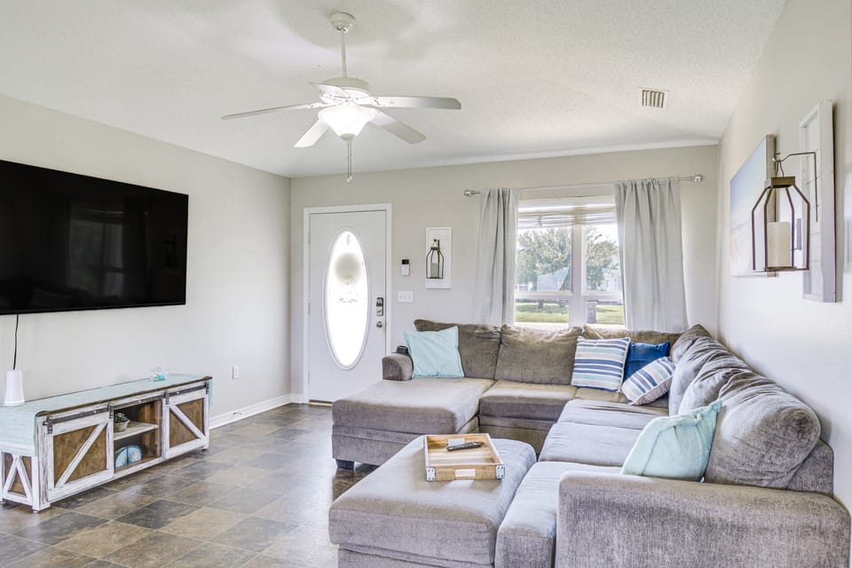 Near Gulf Shores Beaches! Summerdale Home w/ Yard House in Alabama