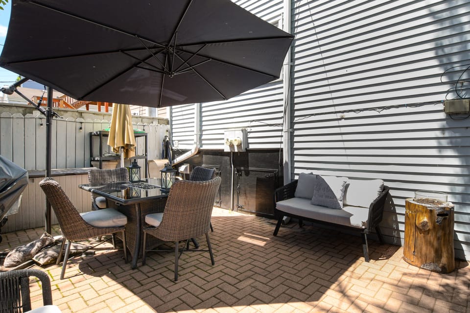 Walk to Humboldt Park! Charming & Dog-Friendly Apt Apartment in Chicago