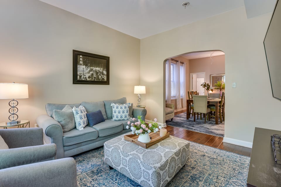 Walk to Humboldt Park! Charming & Dog-Friendly Apt Apartment in Chicago