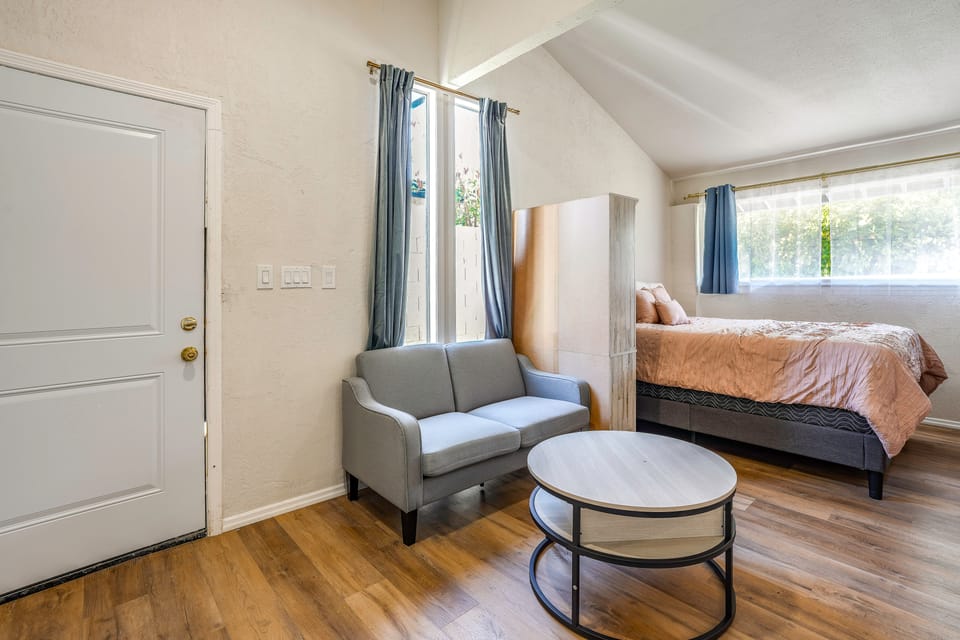 4 Mi to Camelback Mountain! Phoenix Couple’s Haven Apartment in Phoenix