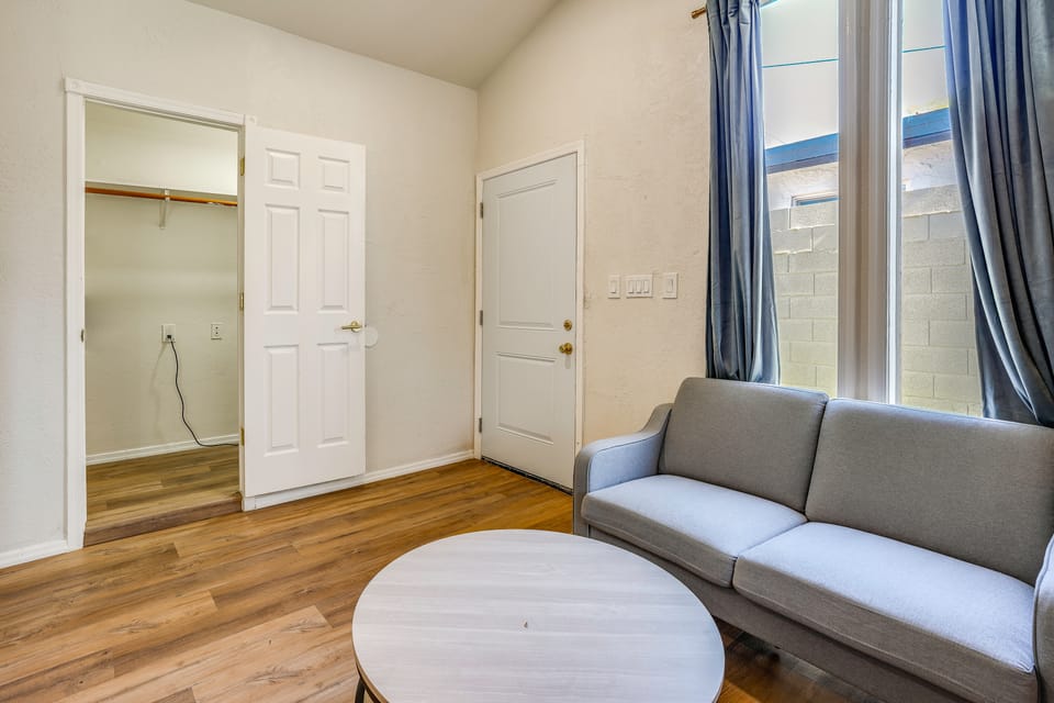 4 Mi to Camelback Mountain! Phoenix Couple’s Haven Apartment in Phoenix