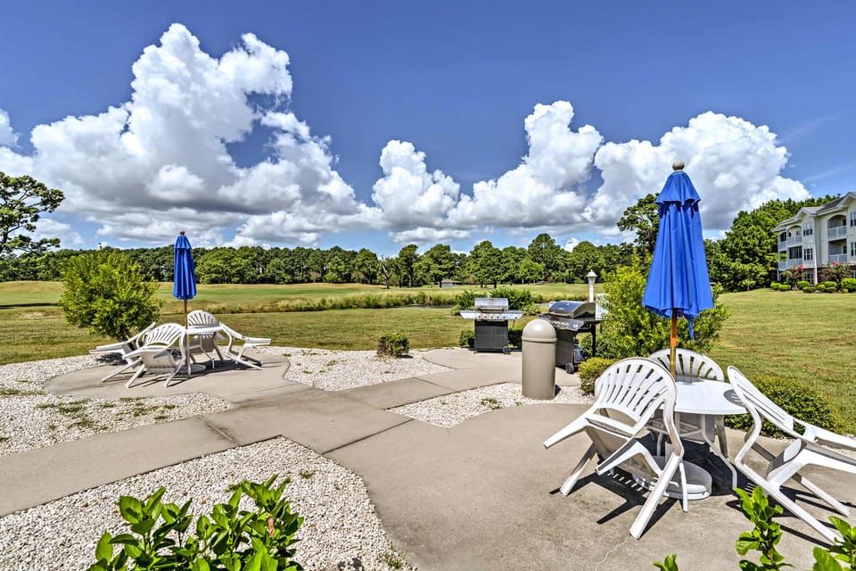 Condo w/ Pools! 5 Mi to Broadway at the Beach Apartment in Myrtle Beach