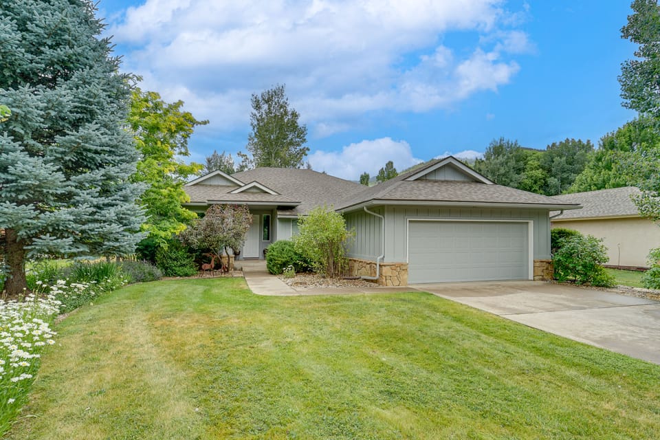 Soak, Hike & Golf: Durango Escape w/ Hot Tub! House in La Plata County