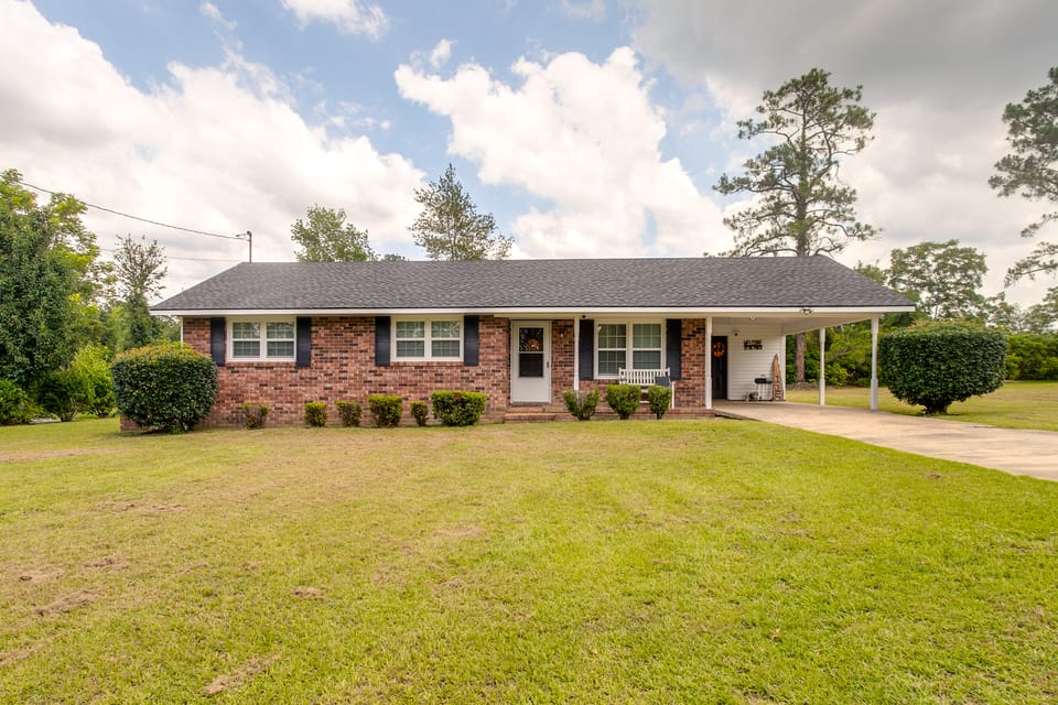 1 Mi to Dtwn! Quaint Vidalia Getaway w/ Patio House in South Carolina