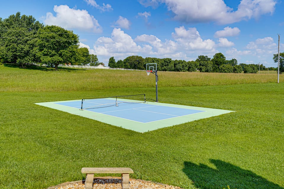 Private Getaway! Massive Springfield Area Home House in Ozark Mountains