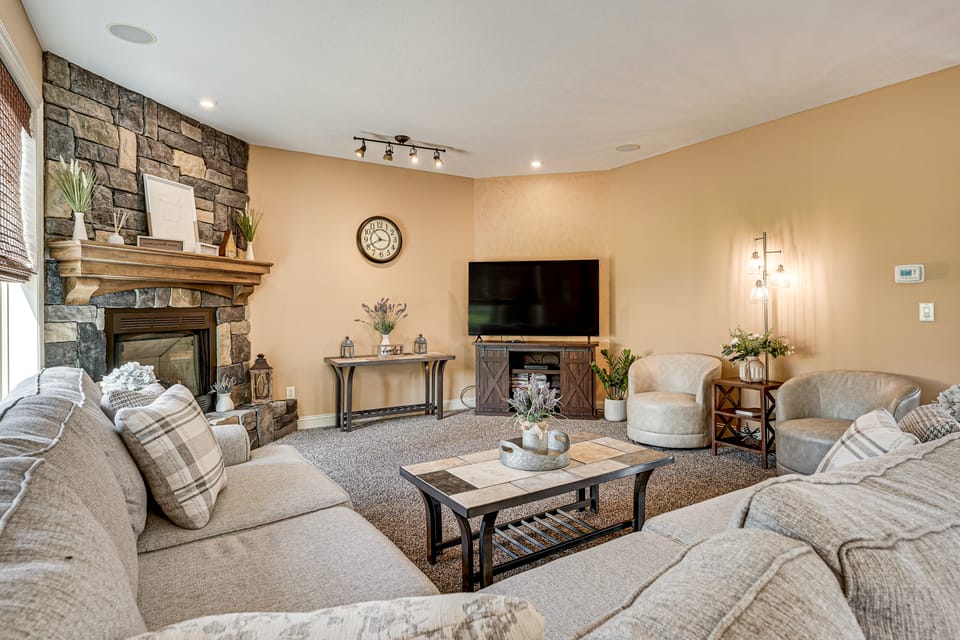 Private Getaway! Massive Springfield Area Home House in Ozark Mountains