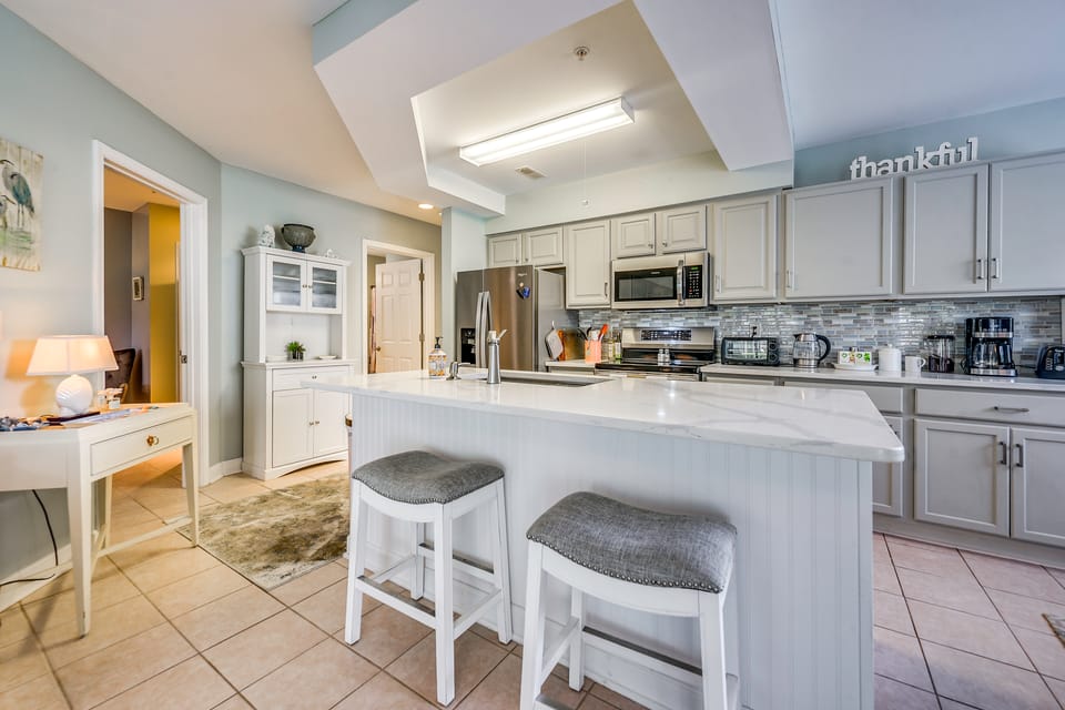 Gorgeous Ground Floor Condo Just Steps to Pool! Apartment in South Carolina