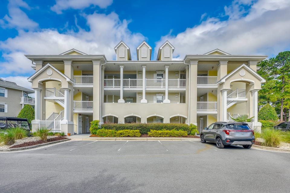 Gorgeous Ground Floor Condo Just Steps to Pool! Apartment in South Carolina