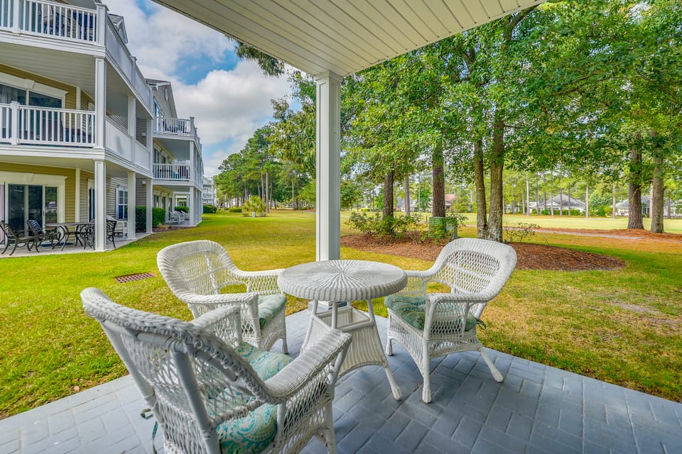 Gorgeous Ground Floor Condo Just Steps to Pool! Apartment in South Carolina