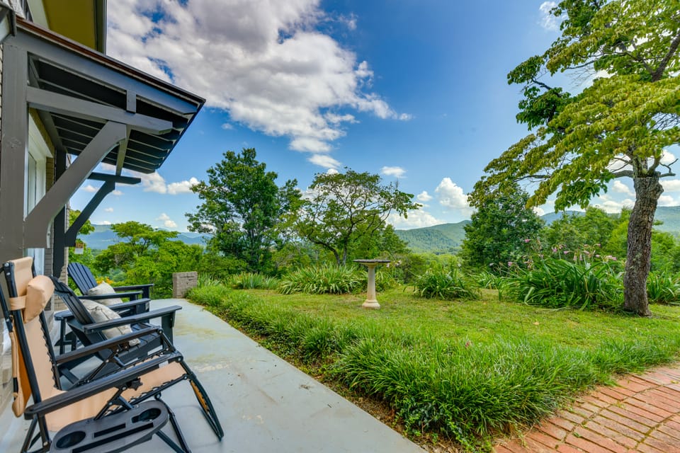 32-Acre Escape w/ Trails & Games! Gateway to GSMNP House in Tennessee