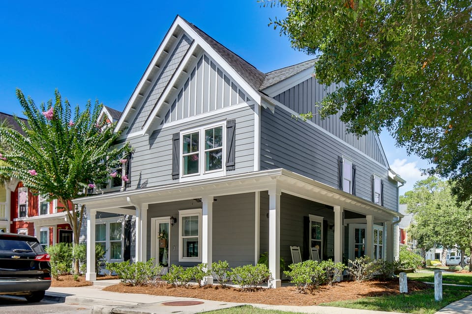 Walk to Old Town Bluffton! Family Home w/ Balcony House in Bluffton