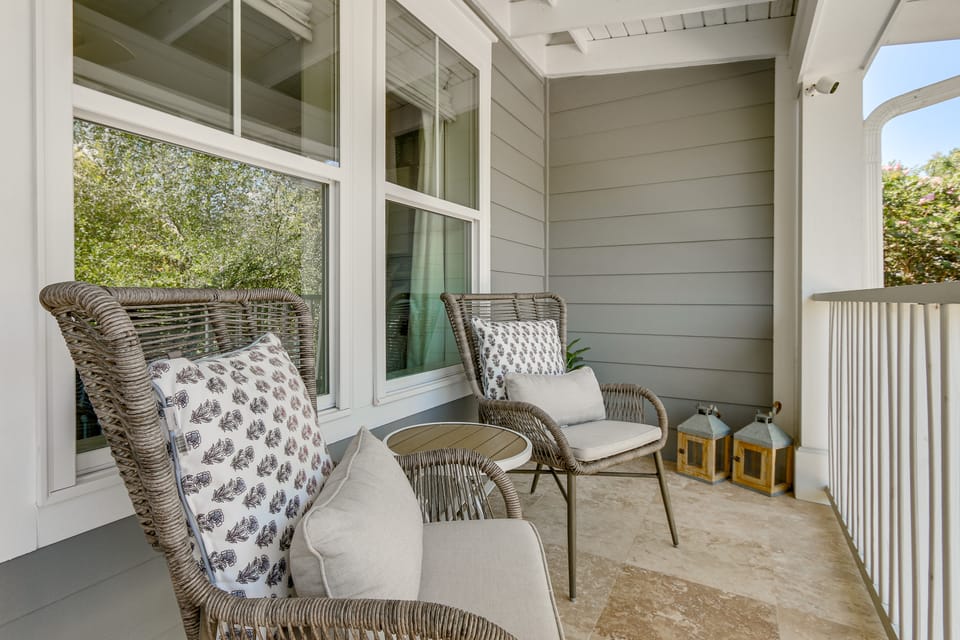 Walk to Old Town Bluffton! Family Home w/ Balcony House in Bluffton