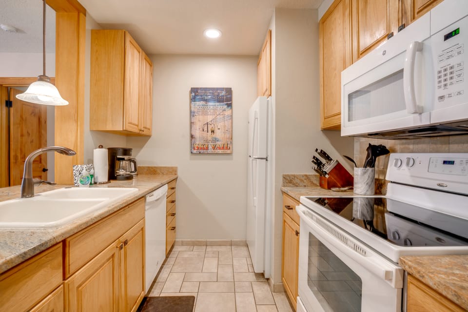 Keystone Lakefront Retreat! Pool & Hot Tub Access Apartment in Keystone