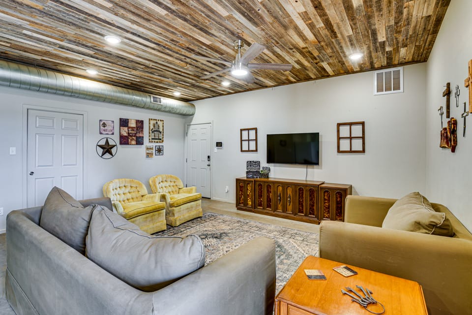 9 Mi to Dtwn: Barndominium in Lubbock House in Texas