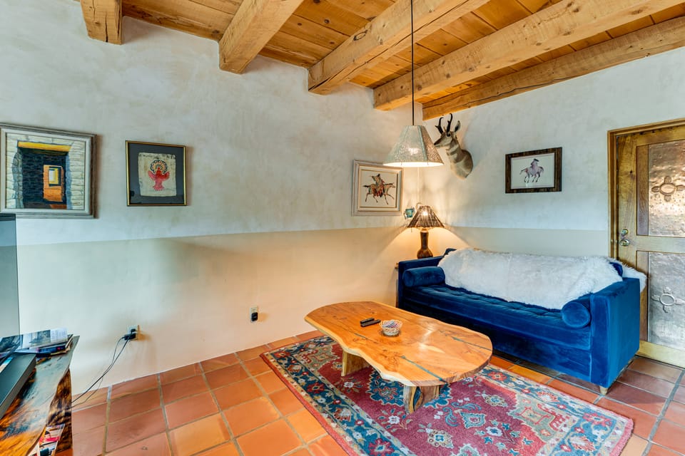 Traditional Taos Adobe Casita: Comfortable & Quiet Cottage in Taos
