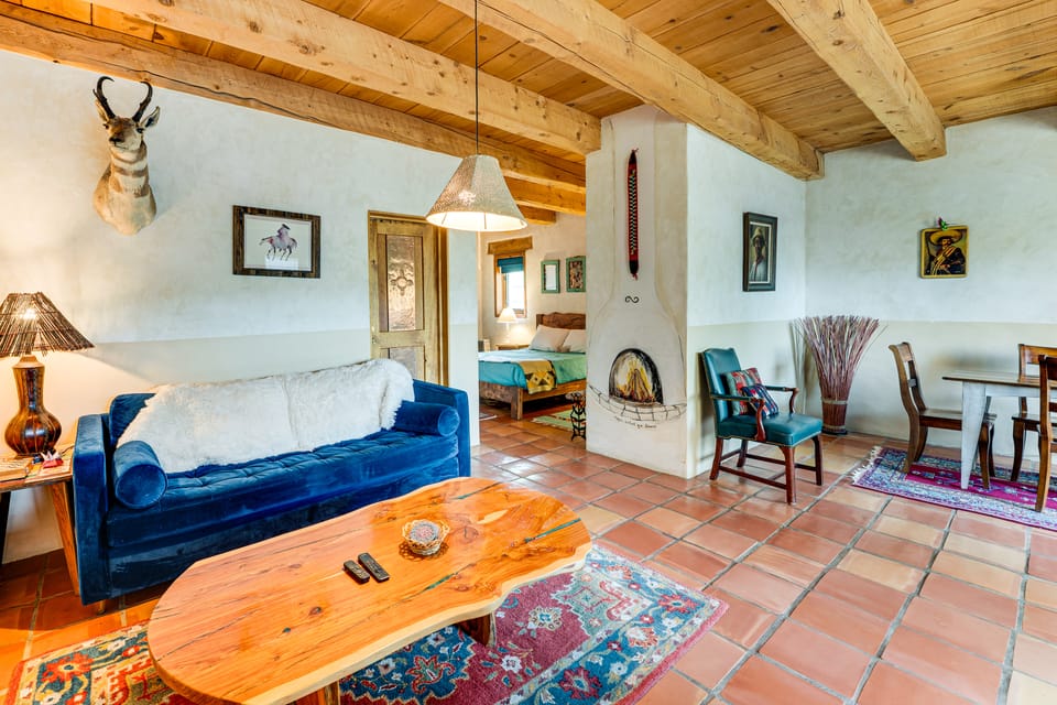 Traditional Taos Adobe Casita: Comfortable & Quiet Cottage in Taos