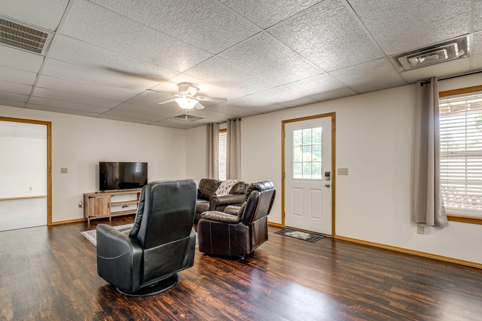 8 Mi to Nat'l Military Park: Rural Pea Ridge Base Apartment in Arkansas