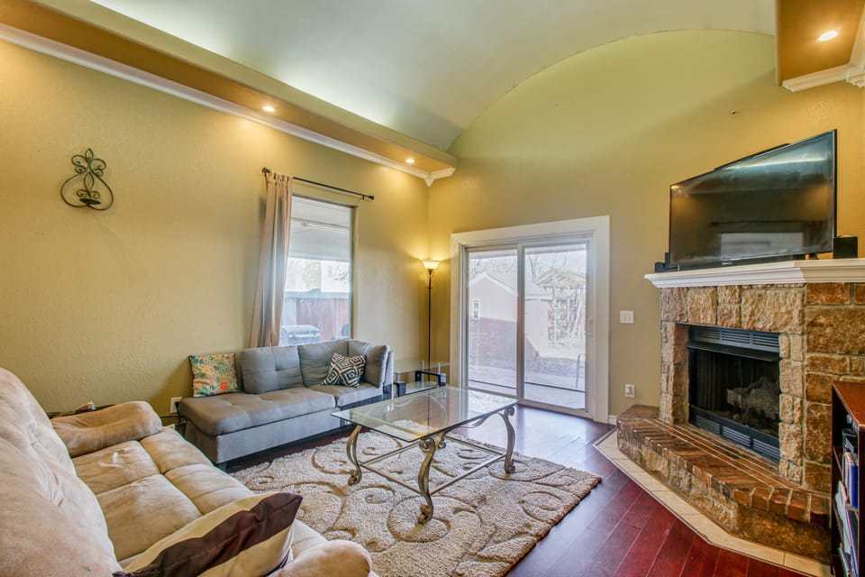 4 Mi to Bricktown Excitement! Group Escape w/ Yard House in Oklahoma City