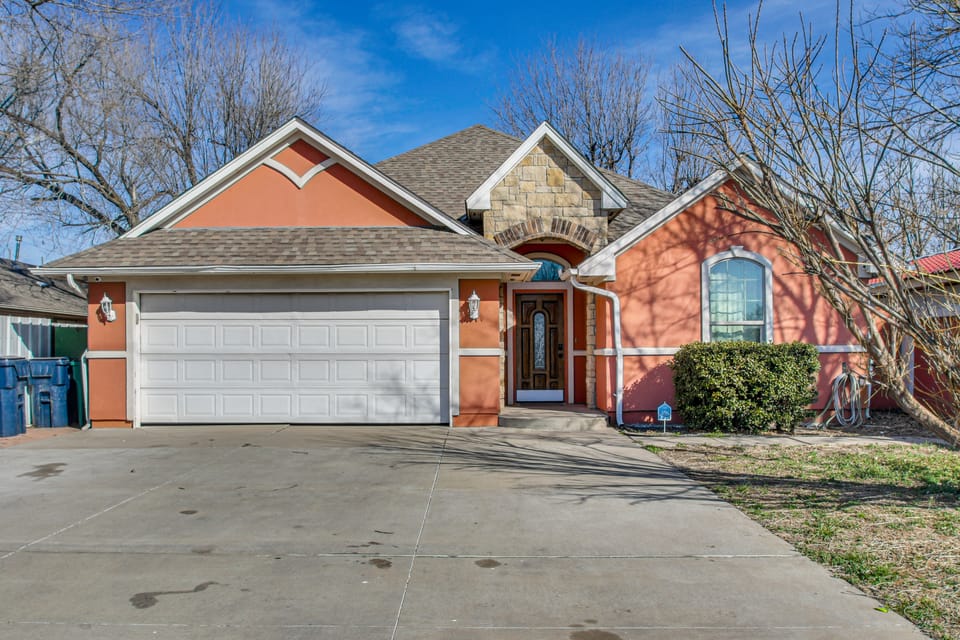 4 Mi to Bricktown Excitement! Group Escape w/ Yard House in Oklahoma City