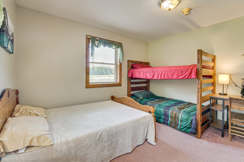 Family Fun! Bliss Studio w/ Lake & Trail Access Apartment in New York