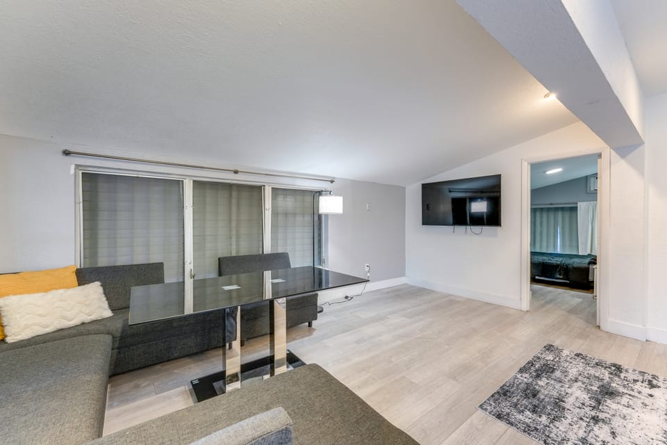 3 Mi to Hollywood Beach! Canal-Front Haven w/ Dock House in Hollywood