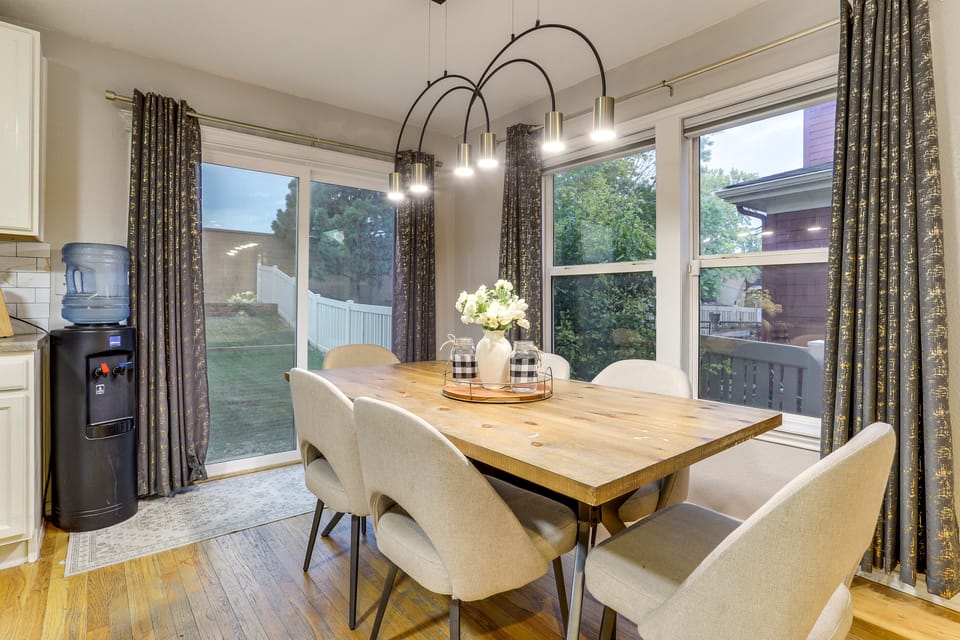 14 Mi to Dtwn Denver! Remodeled Family Retreat House in Commerce City
