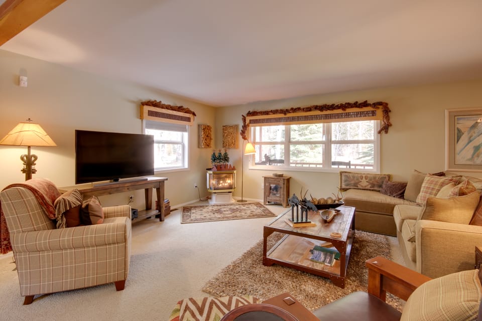 Great for Families! Woodsy Sanctuary in Mc Leod House in Montana