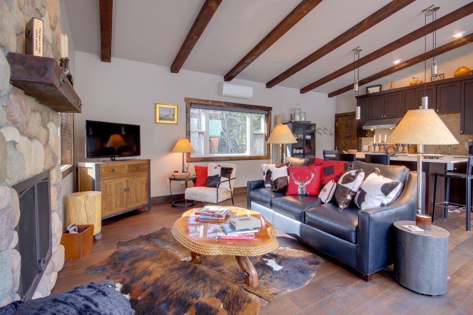 Great for Families! Woodsy Sanctuary in Mc Leod House in Montana