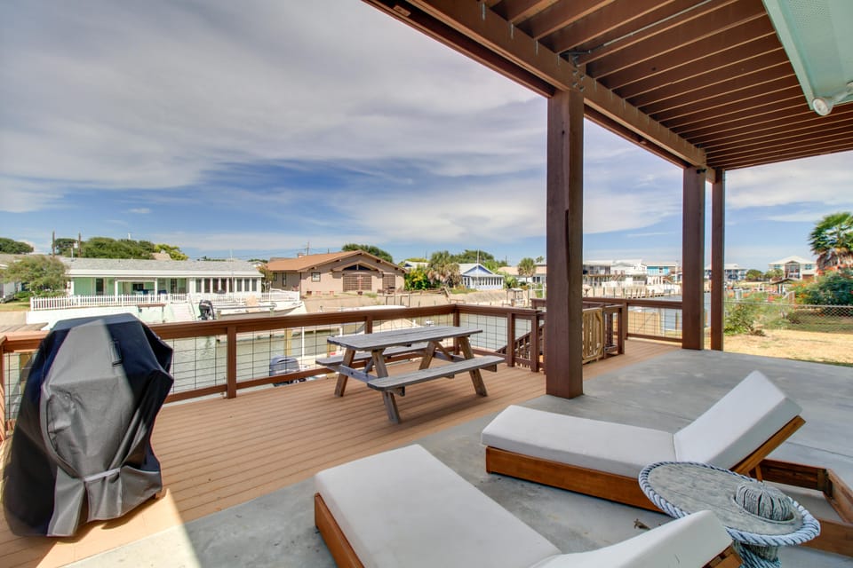 Waterfront Retreat w/ Dock in Rockport! House in Texas