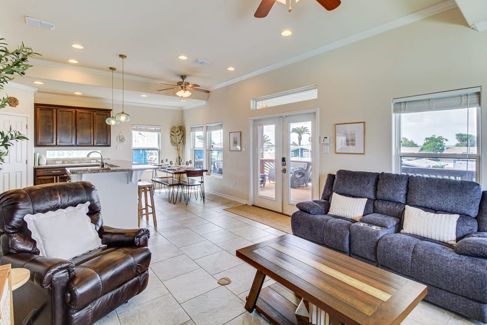 Waterfront Retreat w/ Dock in Rockport! House in Texas