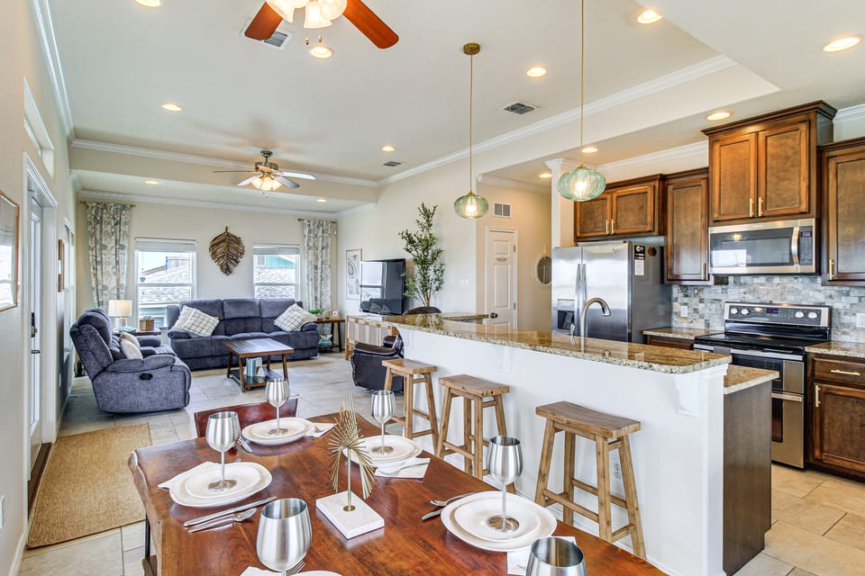 Waterfront Retreat w/ Dock in Rockport! House in Texas