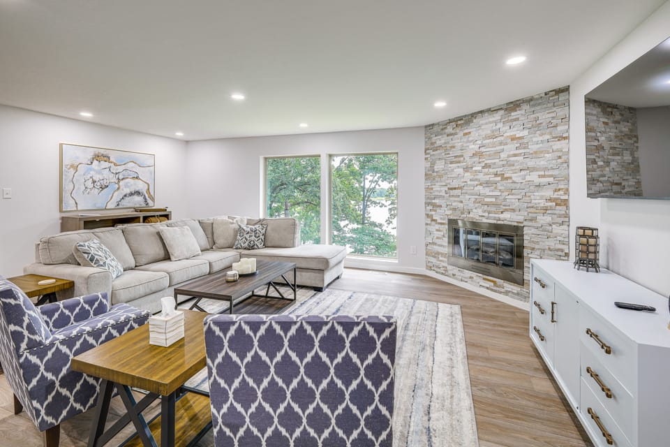 Lake-View Deck! Modern Greers Ferry Lake Retreat House in Greers Ferry Lake