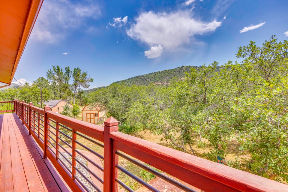 Hiking Days, Fireside Nights! Colorado Springs Gem House in Colorado