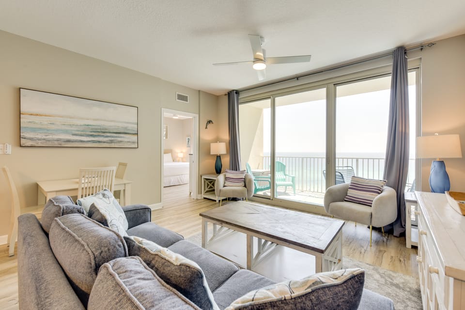Beachfront Resort! Bright PCB Condo Apartment in Panama City Beach