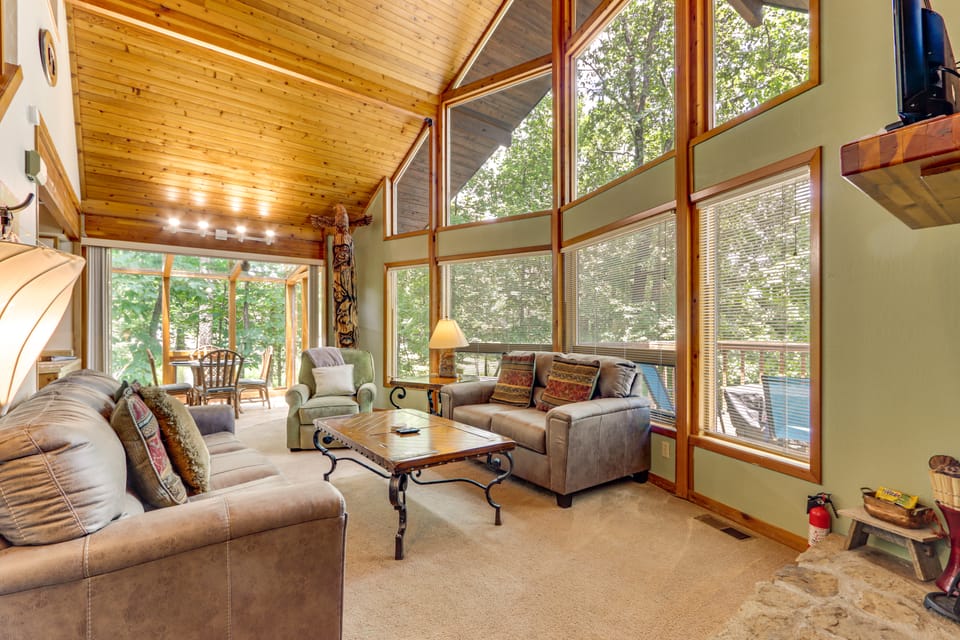 Golf Getaway w/ Fairway Views Near Table Rock Lake Apartment in Table Rock Lake