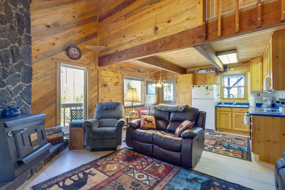 Stunning Views! Rockies Retreat w/ Wraparound Deck House in Rocky Mountain National Park