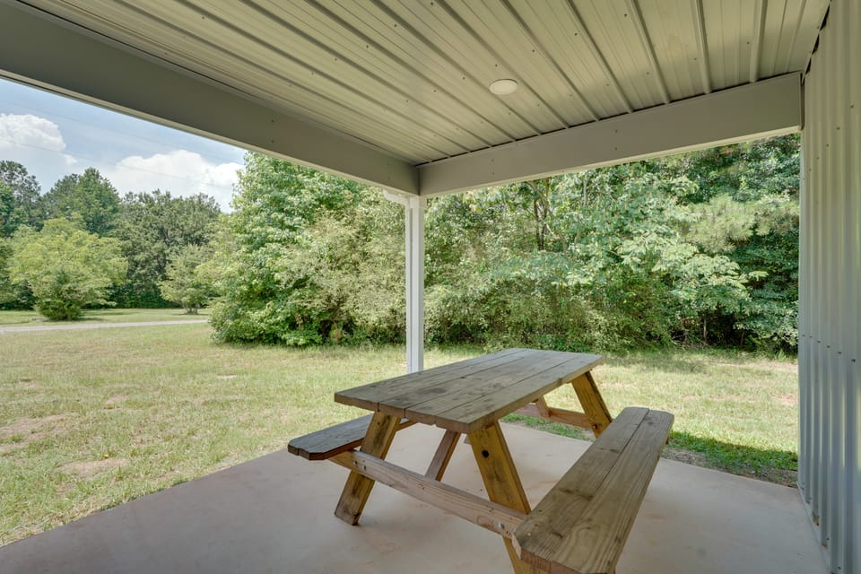 < 1 Mi to Broad River Campground! Rural Retreat House in Clarks Hill Lake