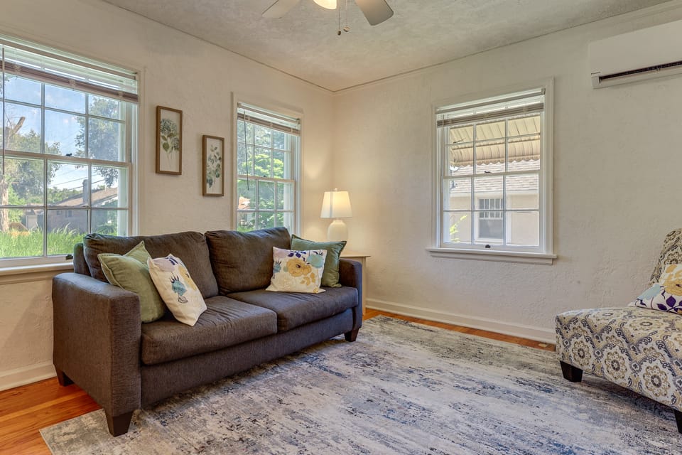 Close to Hospitals! Centrally Located Pueblo Condo Apartment in Pueblo