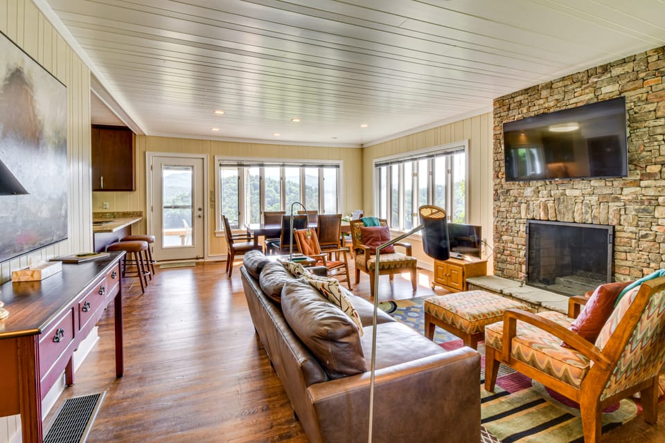 Mountain Home Near Lake Glenville w/ Scenic Views House in Lake Glenville