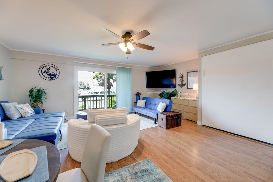 Blue Pelican River Oasis on the Neus! Walk to Pier Apartment in Fairfield Harbour