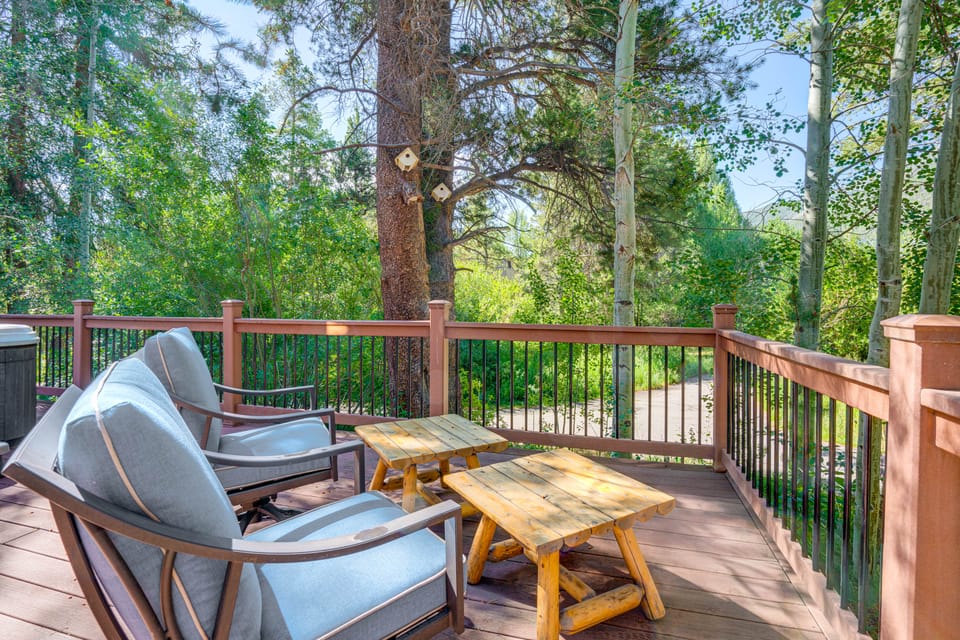 Private Deck & Hot Tub! Family Sanctuary in Frisco House in Frisco