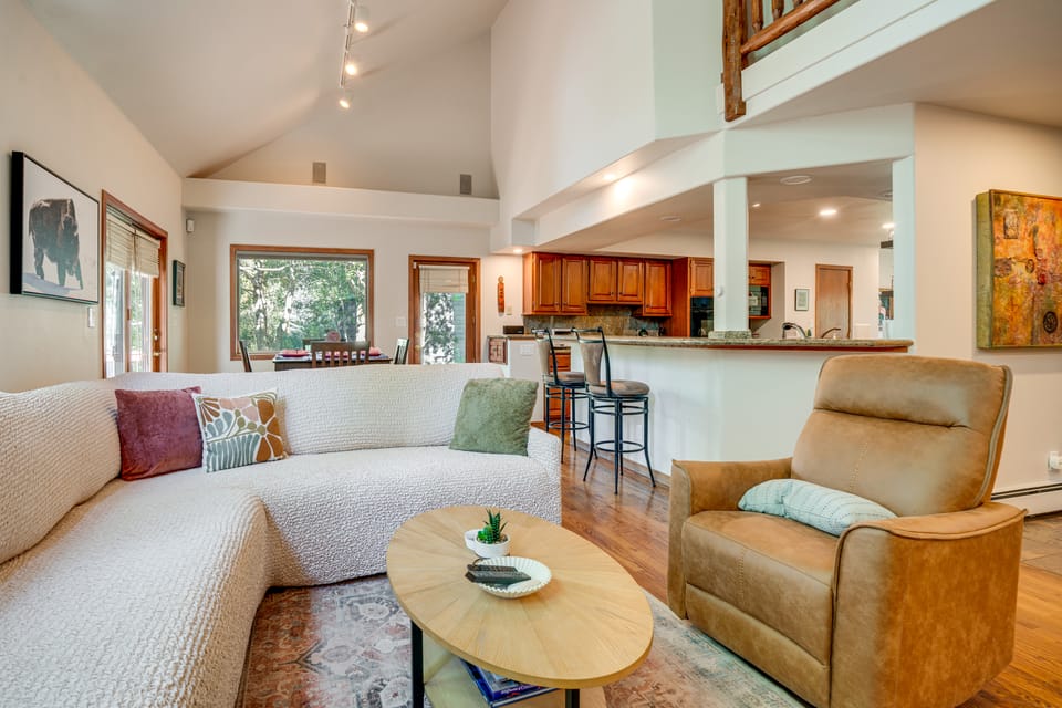 Private Deck & Hot Tub! Family Sanctuary in Frisco House in Frisco