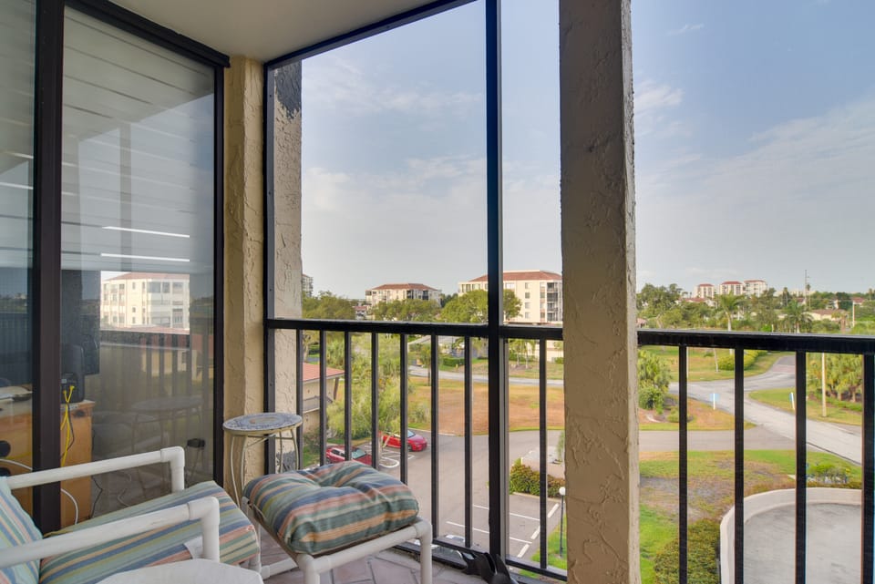 3 Mi to Beach! Extended St Pete Getaway w/ Pool Apartment in Isla del Sol