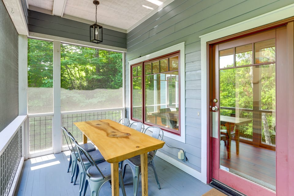 Spacious Home w/ Hot Tub & Views in Black Mountain House in Buncombe County