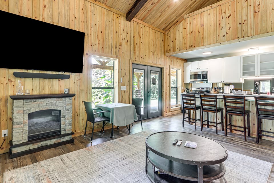 Ozark Barndo Near Bella Vista: Bike, Float & Grill House in Ozark Mountains