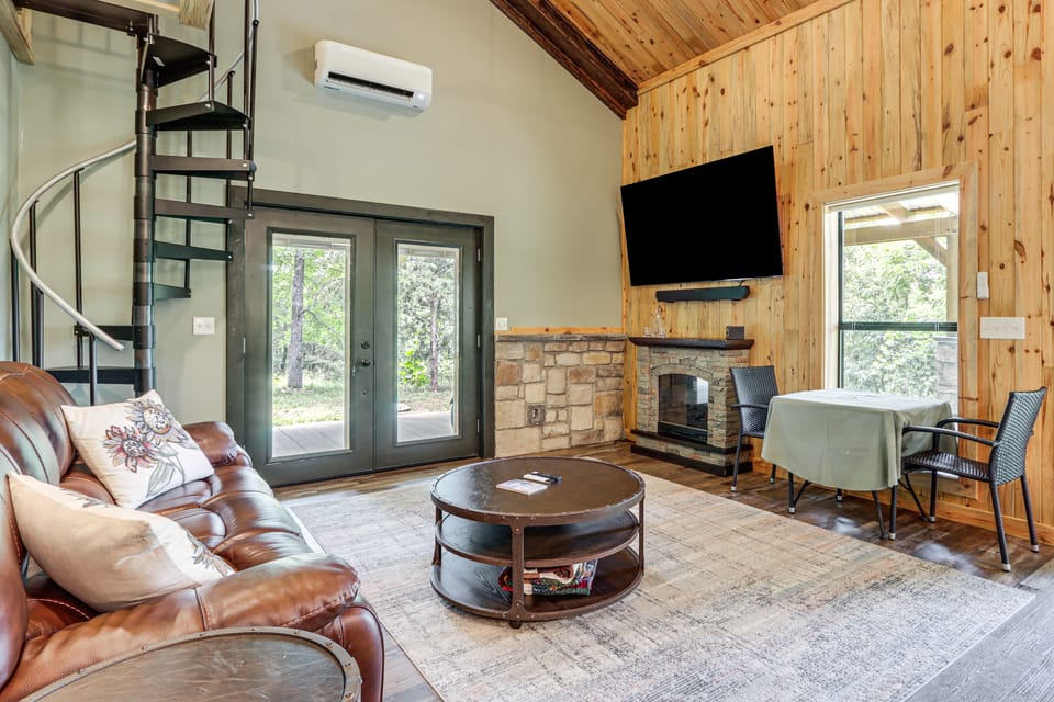 Ozark Barndo Near Bella Vista: Bike, Float & Grill House in Ozark Mountains